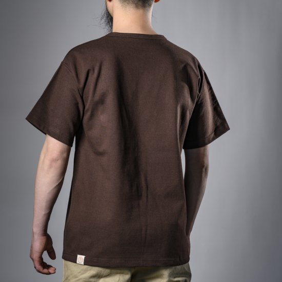 T-shirt à poche épais marron